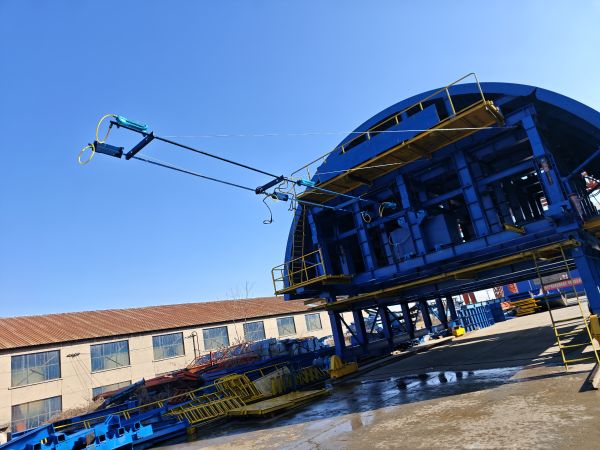 2、一体化台车 自带喷淋养护装置